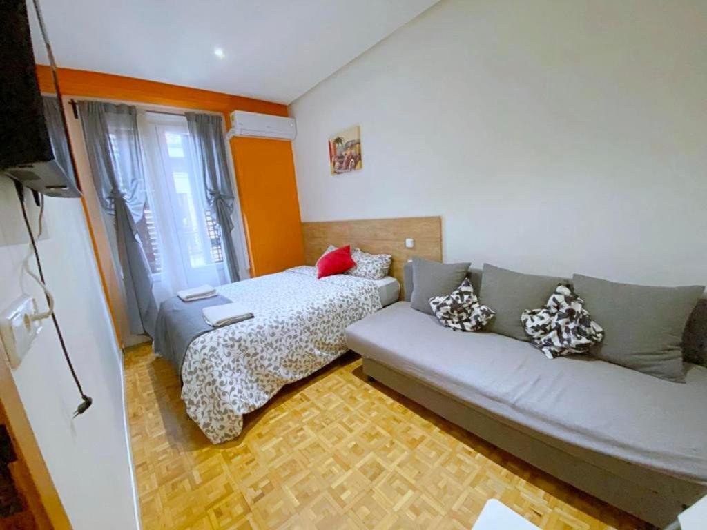 Apartamentos Travelstep La Latina Madrid Exterior photo